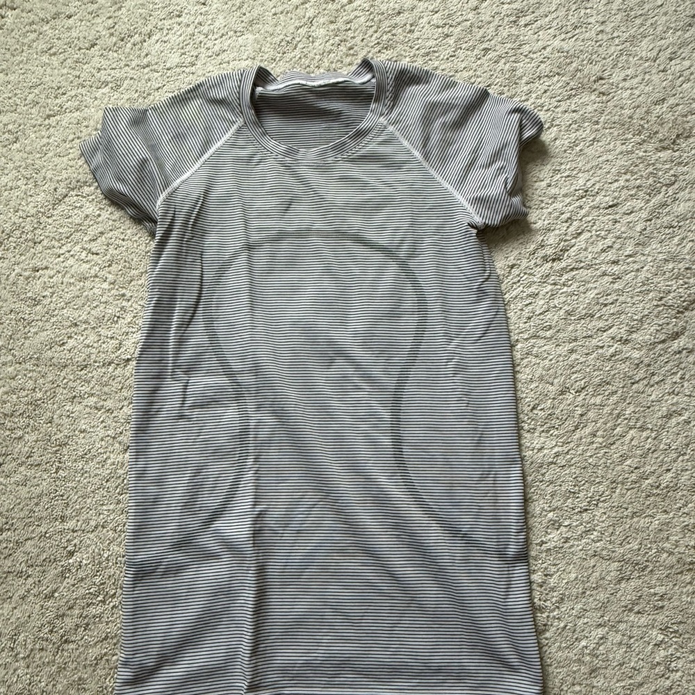 Lululemon tshirt